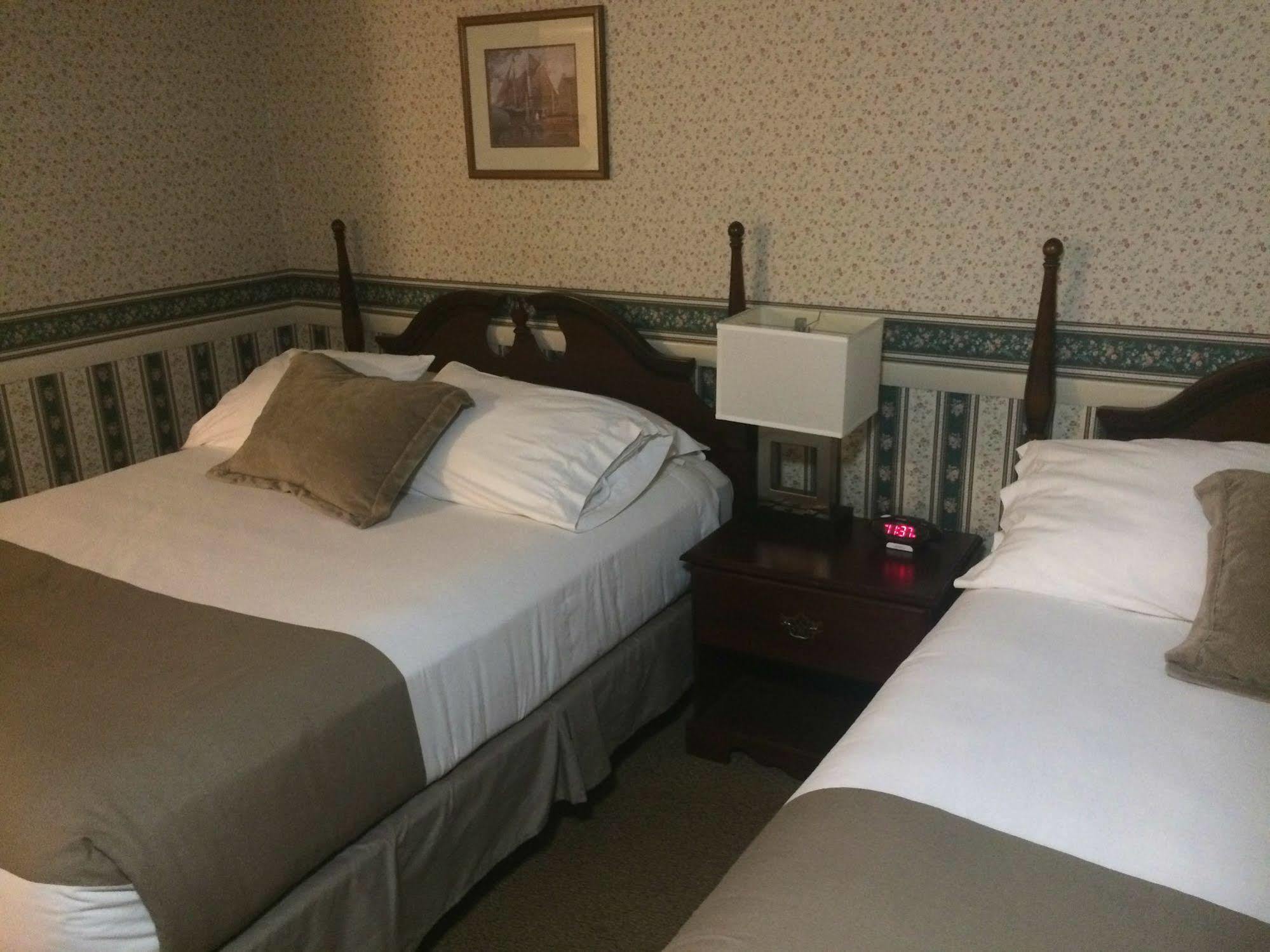 Coachman Inn Китъри Екстериор снимка