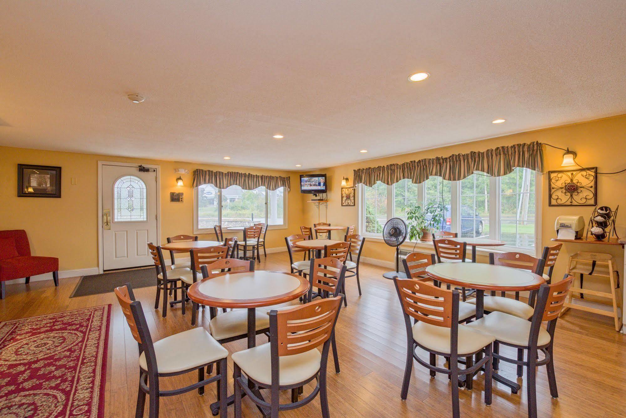 Coachman Inn Китъри Екстериор снимка