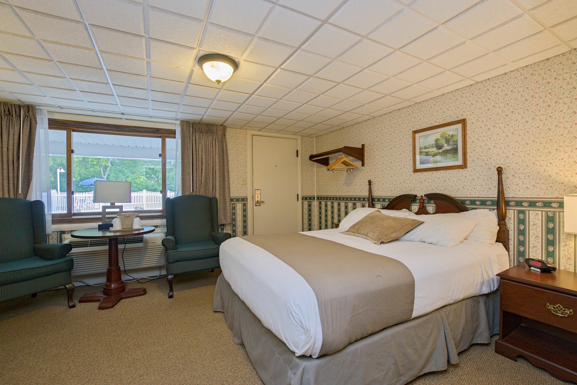 Coachman Inn Китъри Екстериор снимка