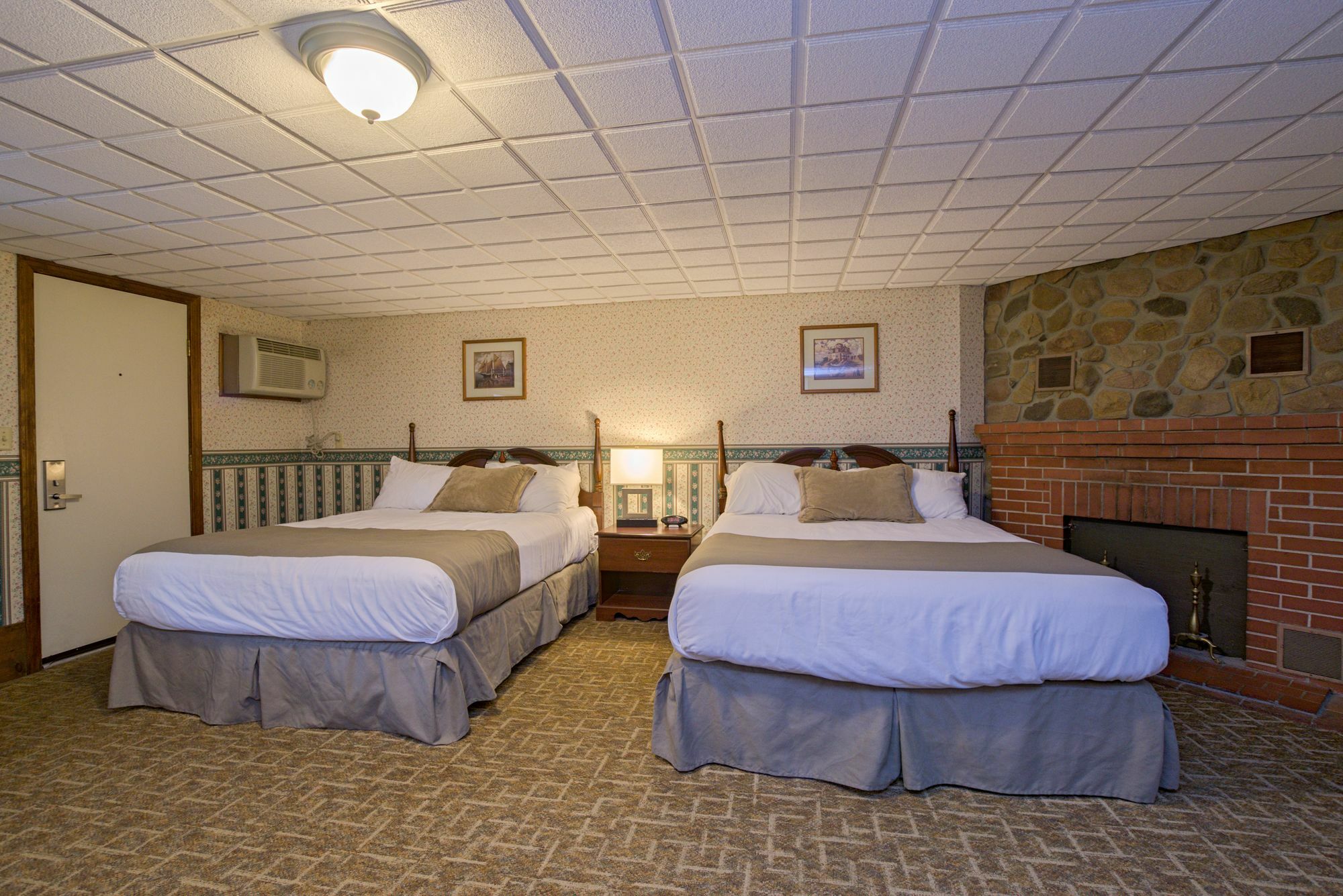Coachman Inn Китъри Екстериор снимка